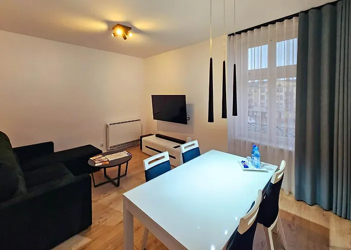 Apartment Na Starowce - 3 Pietro Z Widokiem Na Ratusz, Rynek Glowny I Centrum Kalisz